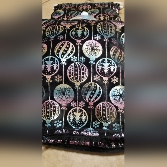 Oeko Tex Multicolor Ornaments Holiday 60 x 70 Inch Velvet Soft Throw Blanket - Picture 2 of 3